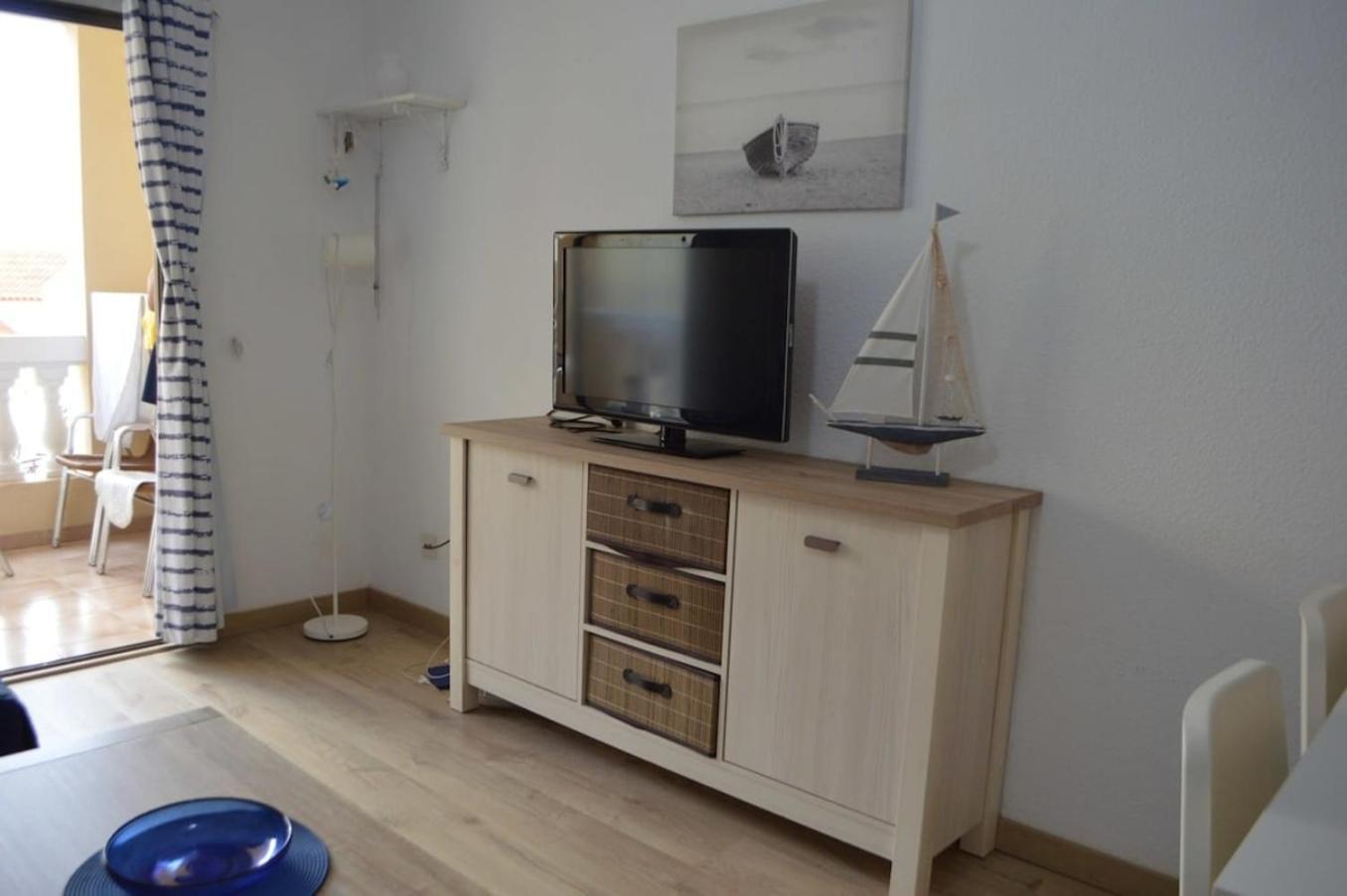 Lovely 1 Bed Apartment In Castle Harbour C108 Лос Кристианос Экстерьер фото